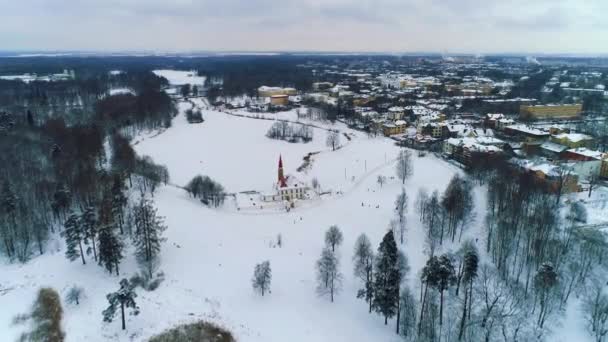 Vista Pájaro Una Ciudad Invernal Cubierta Nieve Día Helado — Vídeos de Stock