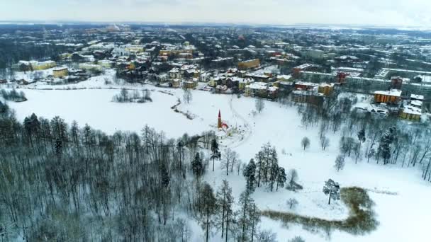Fågelperspektiv Vinterstad Täckt Med Snö Kylig Dag — Stockvideo