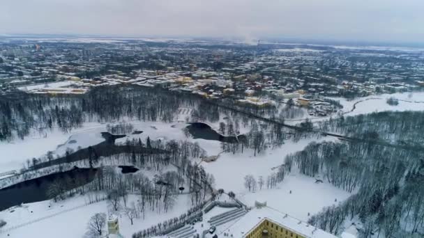 Widok Lotu Ptaka Zimowe Miasto Pokryte Śniegiem Mroźny Dzień — Wideo stockowe