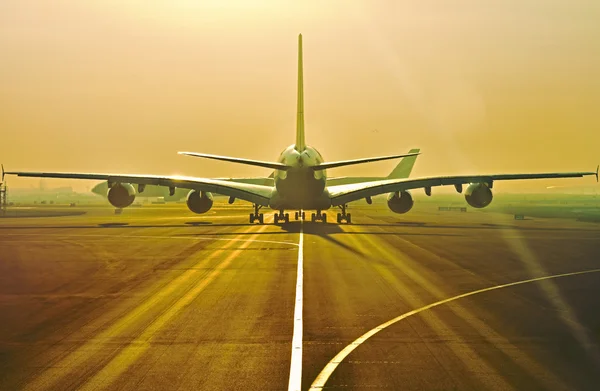 4 engins ile modern uçak