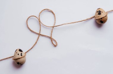 Bıldırcın yumurtası, sicim kalp