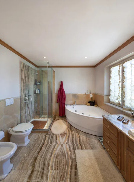 Interior, cuarto de baño cómodo — Foto de Stock