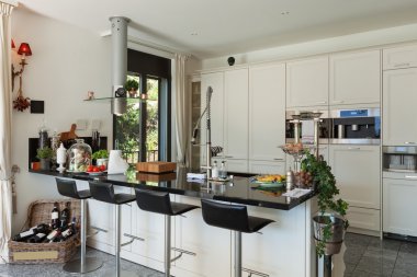 Modern mutfağın içi.