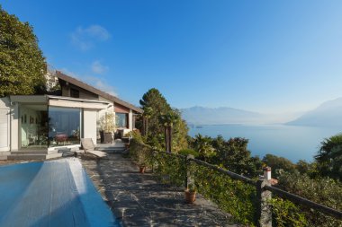 Bir dağın ev Teras