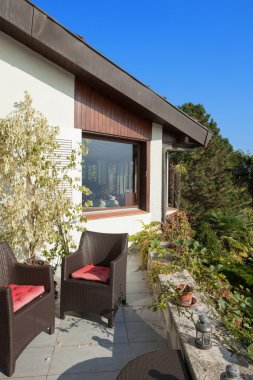 veranda bir dağın ev