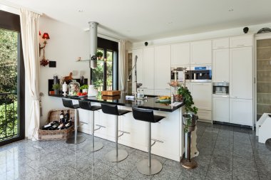 Modern mutfağın içi.