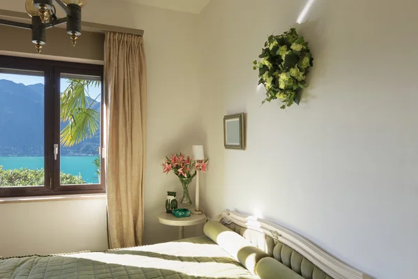 Interior, bedroom with classic decor — Stock Photo, Image