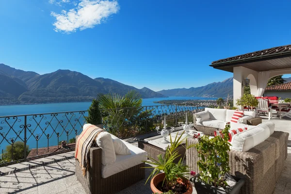 Bella terrazza di una villa — Foto Stock