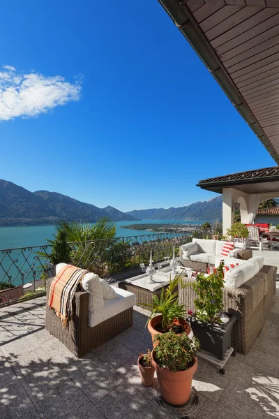 Bella terrazza di una villa — Foto Stock