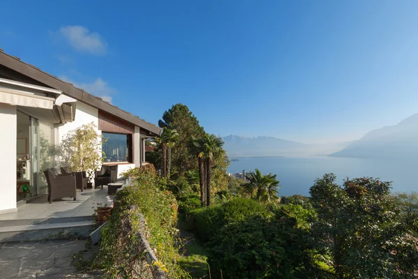 Terraza de una casa de montaña — Foto de Stock