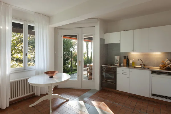 Küche eines rustikalen Hauses — Stockfoto