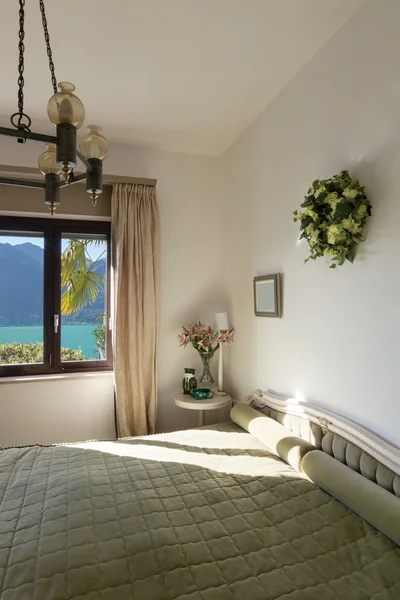 Interior, bedroom with classic decor — Stock Photo, Image