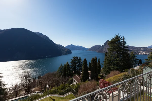 Huisontwerp, gemeubileerd balkon — Stockfoto