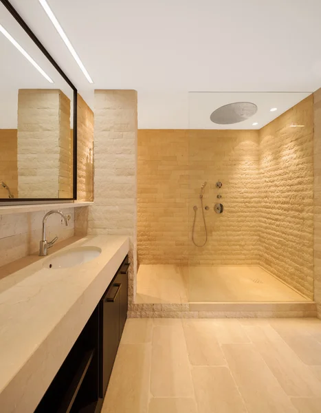 Arquitectura moderna, nuevo apartamento vacío, baño —  Fotos de Stock