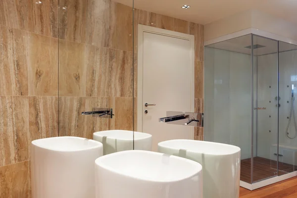 Interior, banheiro em mármore — Fotografia de Stock