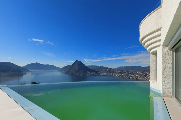 Villa con piscina, esterno — Foto Stock