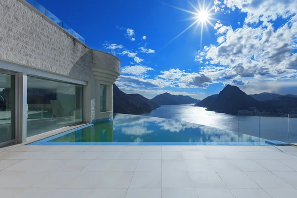 Villa con piscina — Foto Stock