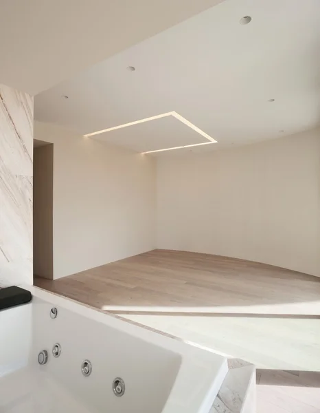 Intérieur, chambre vide avec jacuzzi — Photo