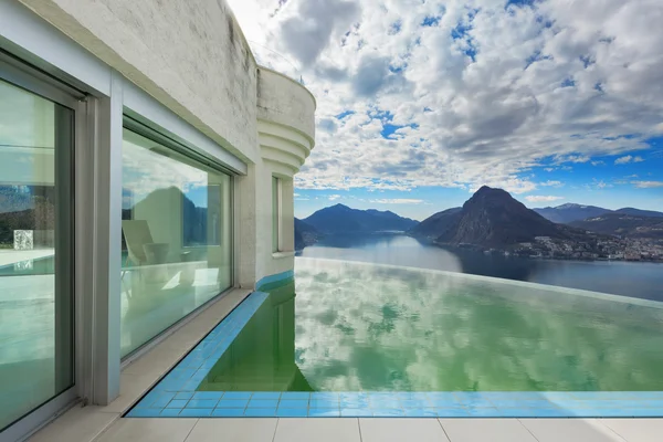 Beautiful modern building — Stock Image Beautiful modern building Stock Image