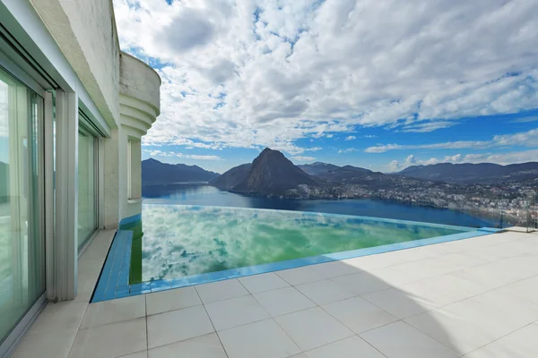 Beautiful modern house — Stock Image Beautiful modern house Royalty Free Stock Images