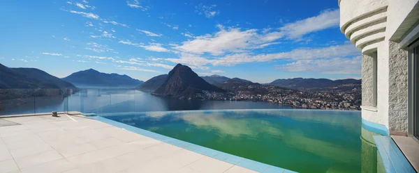 Beautiful modern building — Stock Image Beautiful modern building Royalty Free Stock Images
