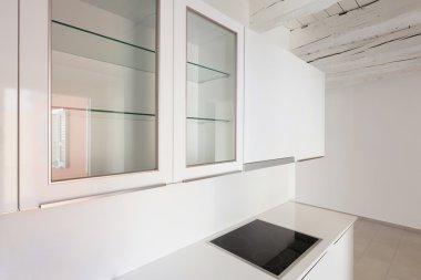 eski çatı katında iç mutfak