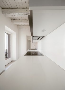 eski çatı katında iç mutfak