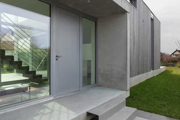 Eingang eines modernen Hauses — Stockfoto