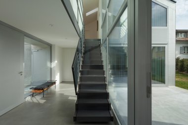 Demir merdiven ile salonu