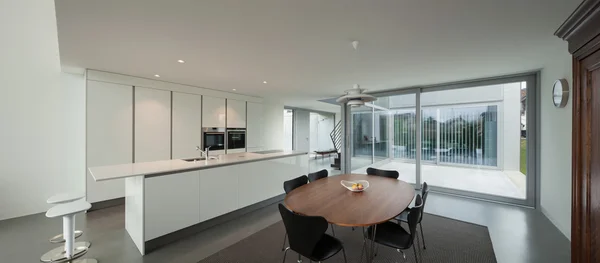 Eetzaal van een modern huis — Stockfoto