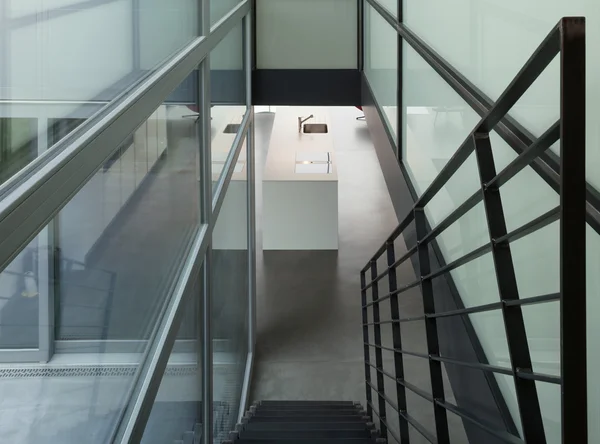 Ijzeren trappen voor een modern huis — Stockfoto