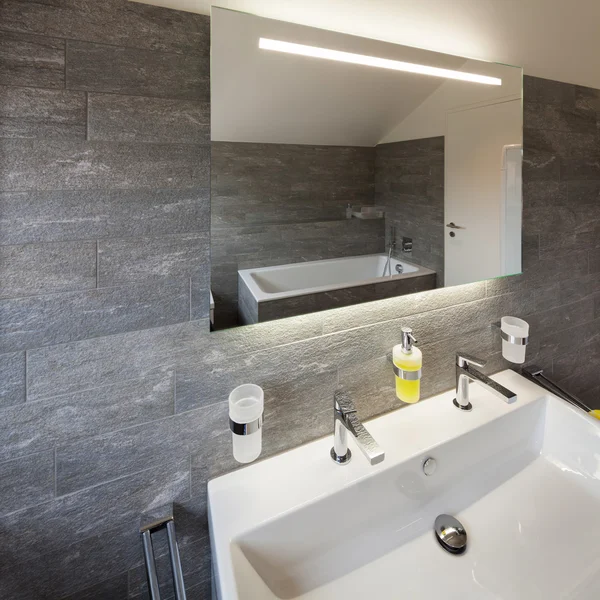 Lavabo di un bagno moderno — Foto Stock