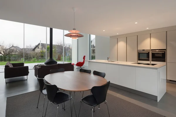 Eetzaal van een modern huis — Stockfoto