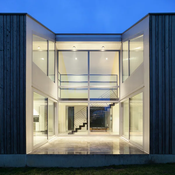 Exterior of a beautiful house — Stock Image Exterior of a beautiful house Stock Photo