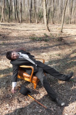 Adam oturma rahat içinde koltuk 