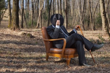 Adam oturma rahat içinde koltuk