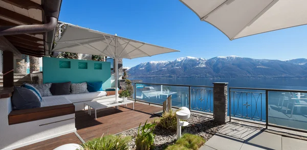 Terrassenlounge in einem Luxus-Haus — Stockfoto