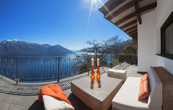 Terraza salón en una casa de lujo — Foto de Stock