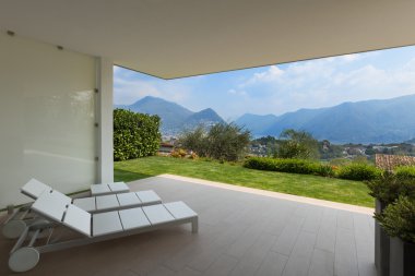 Daire, veranda ile iki şezlong