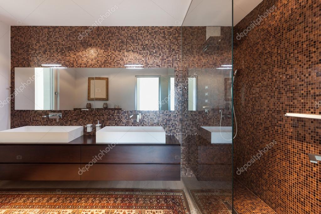 Interiores del apartamento nuevo, cuarto de baño — Foto de stock