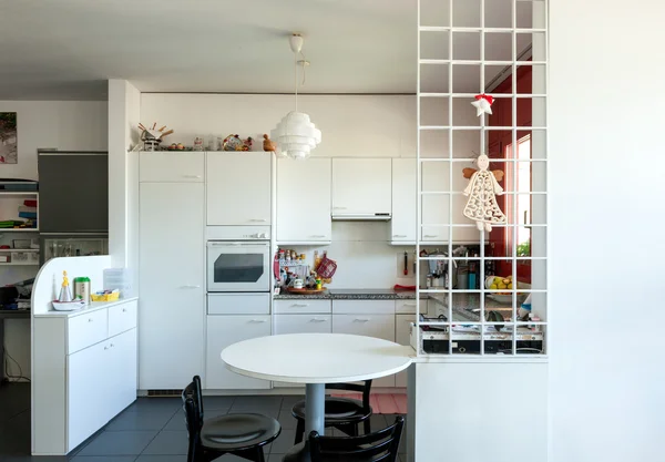 Interior of vintage apartment, nobody inside. kitchen — Stock Photo, Image