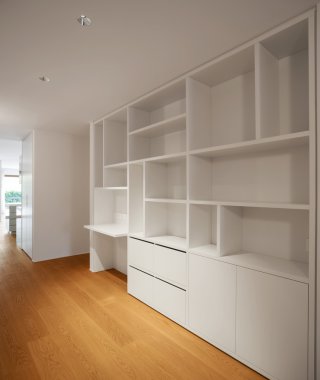 Modern apartmanın içinde.
