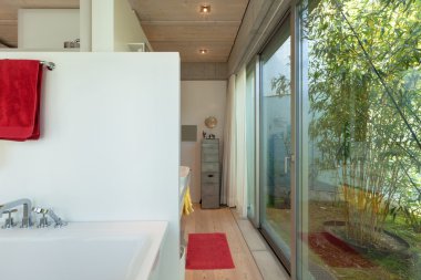 Banyo modern bir evin
