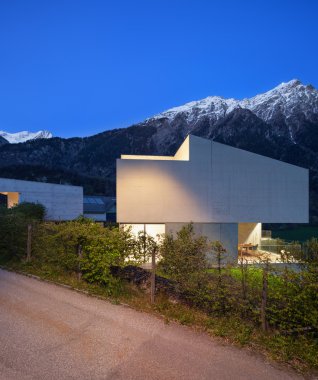 beton ev, gece sahne