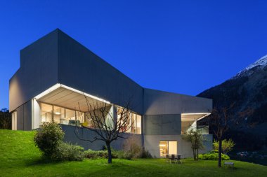 beton ev, gece sahne