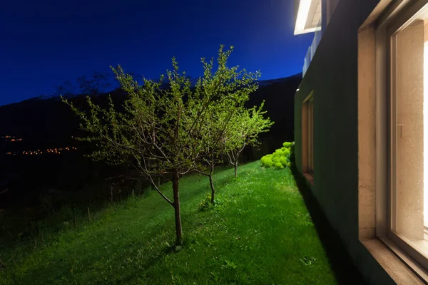 Betonhaus, Nachtszene — Stockfoto