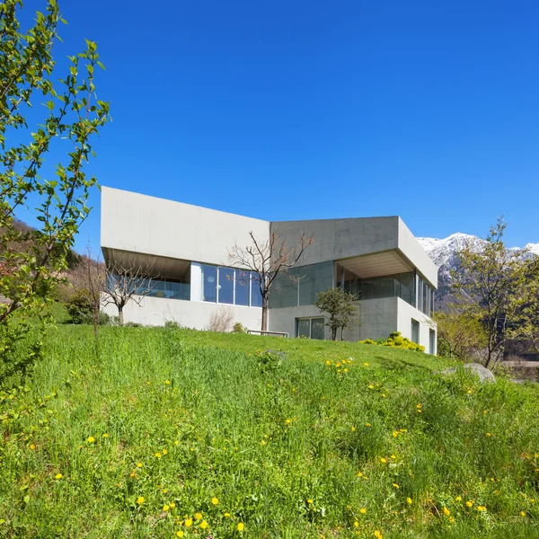 Mountain house, a cement, a szabadban — Stock Fotó