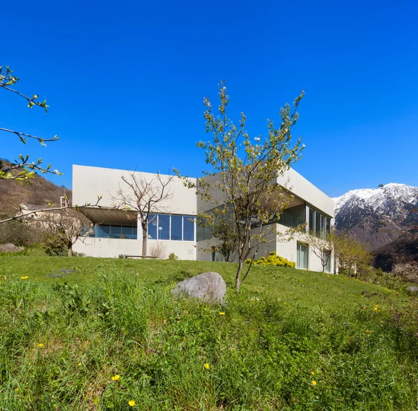 Mountain house, a cement, a szabadban — Stock Fotó