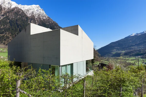 Mountain house i cement, utomhus — Stockfoto