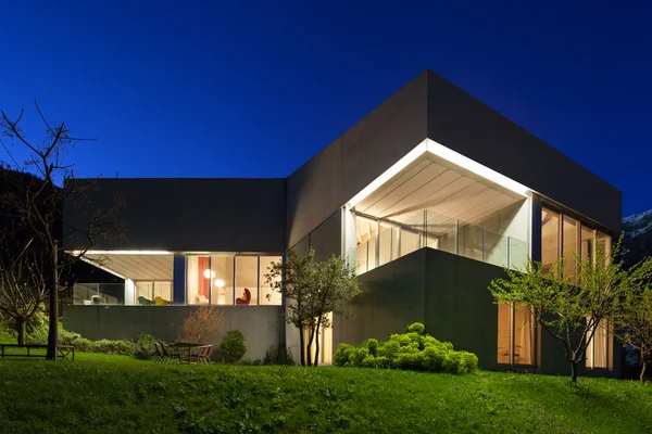 Rumah beton, adegan malam — Stok Foto